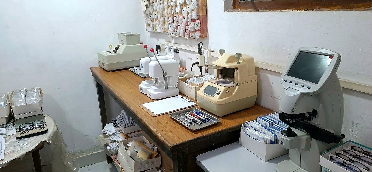 Rathnayaka Fitters laboratory with lens preparation and fitting equipment